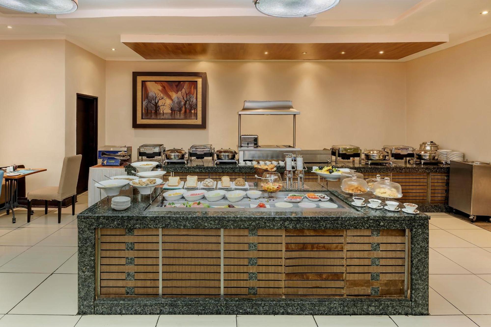 Protea Hotel By Marriott Lusaka Buitenkant foto