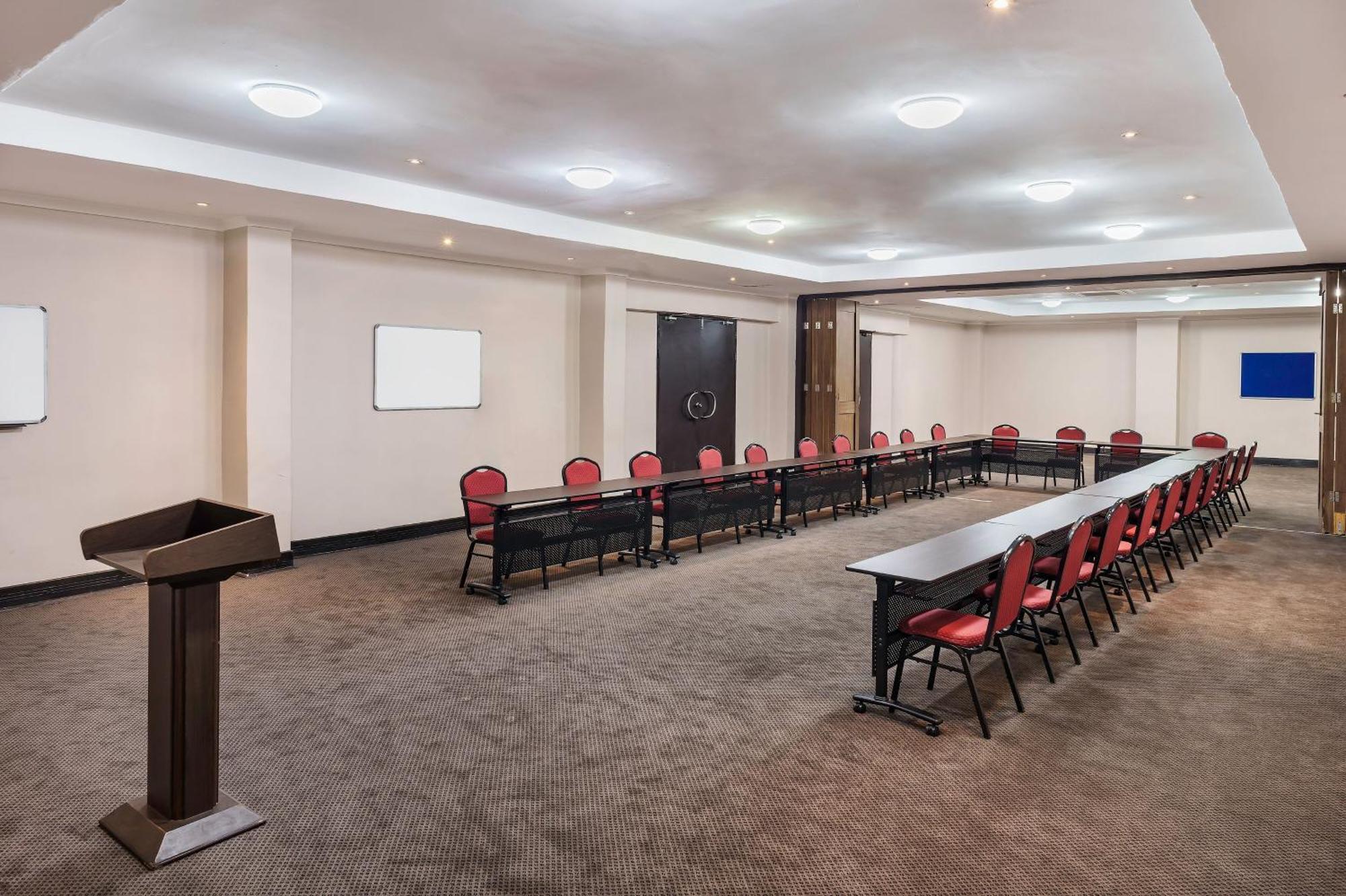 Protea Hotel By Marriott Lusaka Buitenkant foto