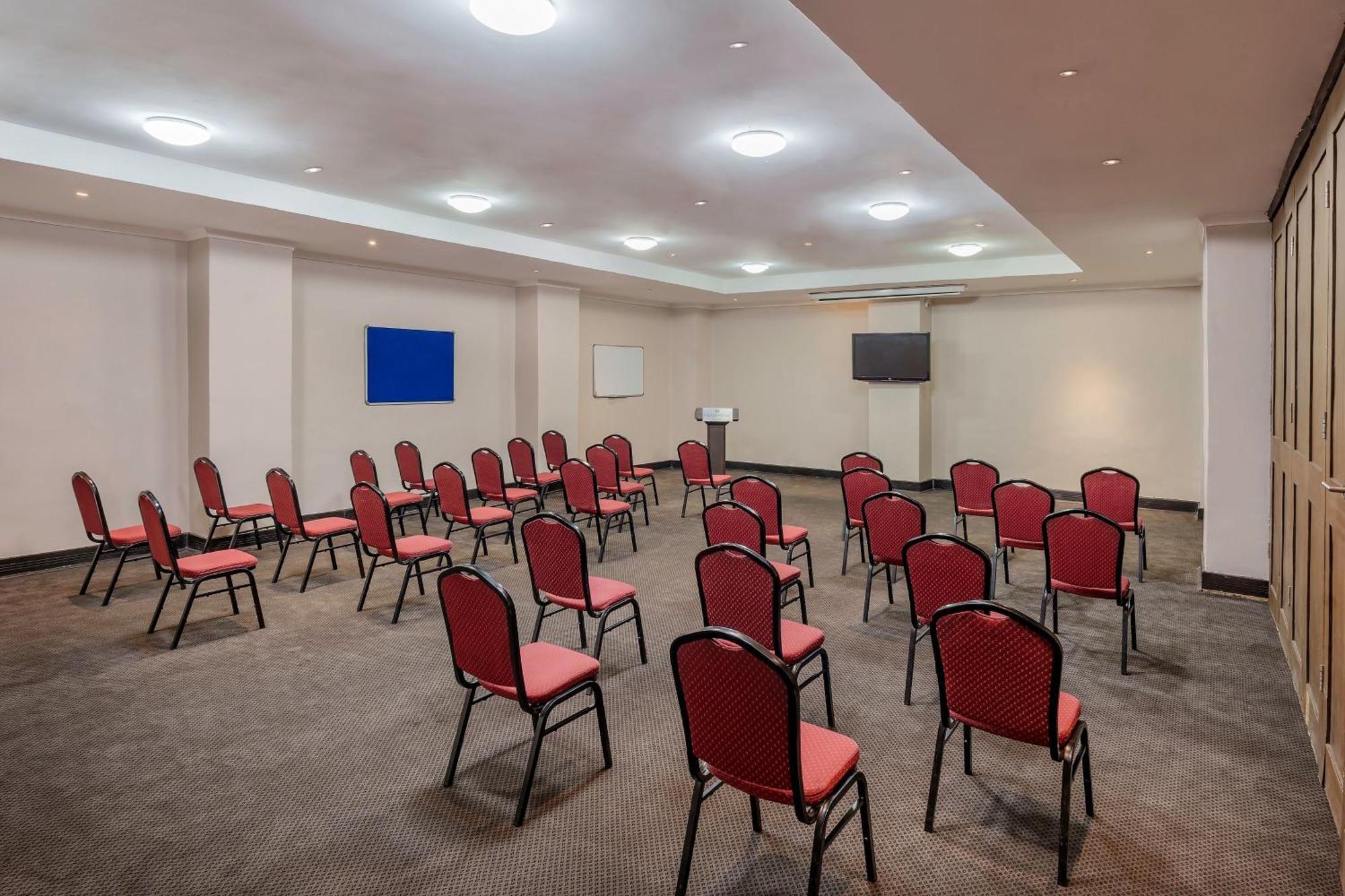 Protea Hotel By Marriott Lusaka Buitenkant foto