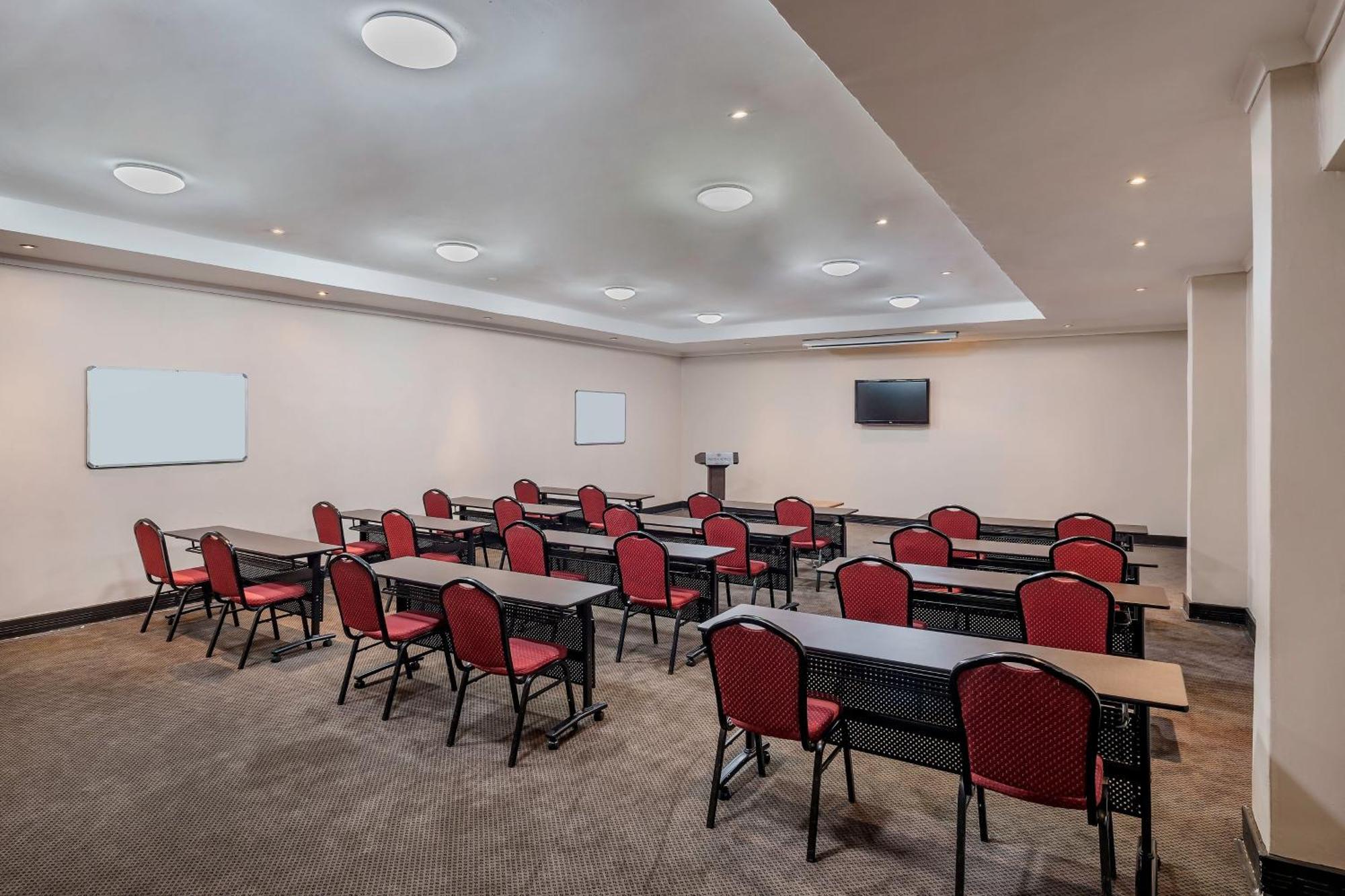 Protea Hotel By Marriott Lusaka Buitenkant foto