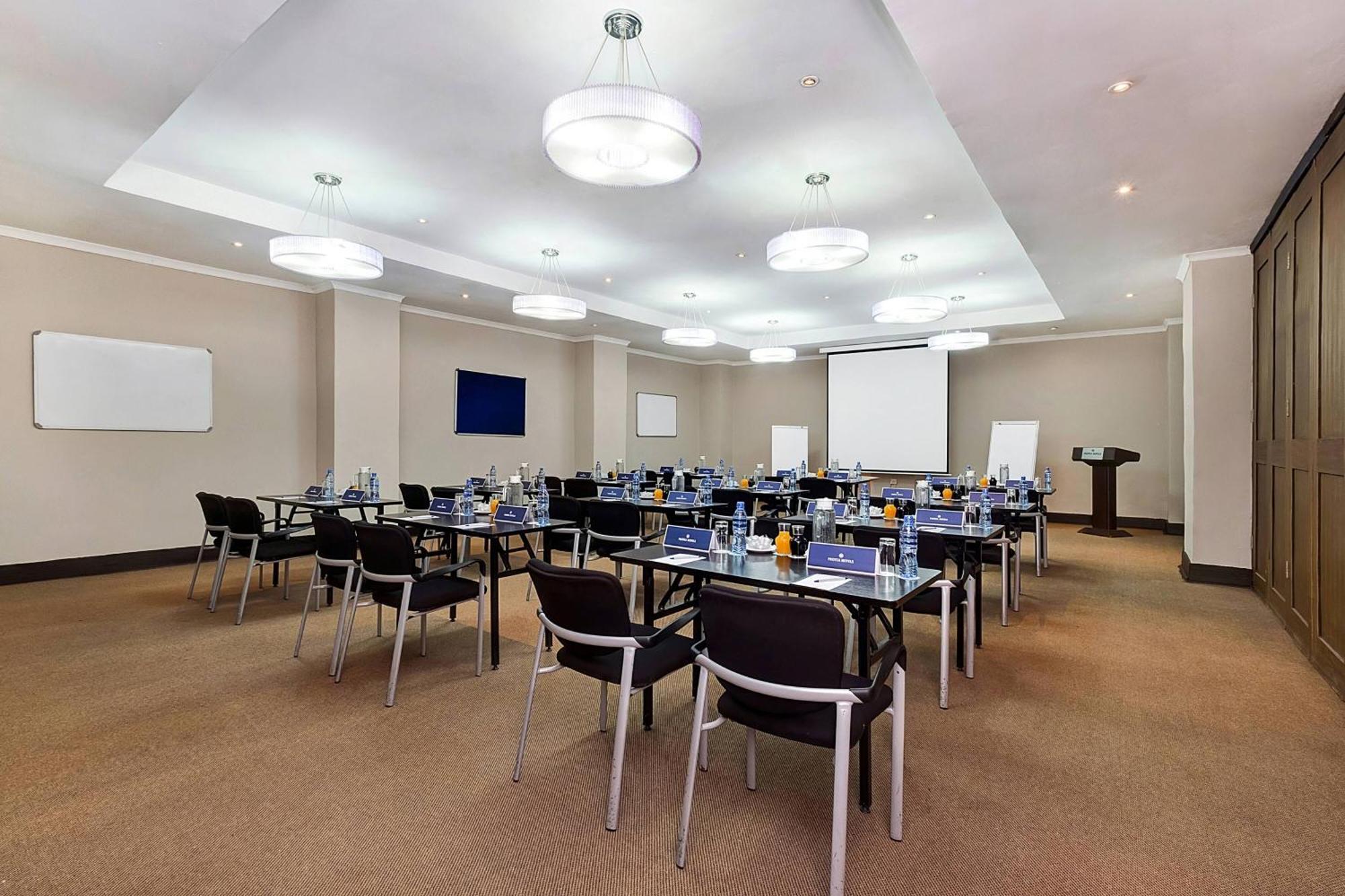 Protea Hotel By Marriott Lusaka Buitenkant foto